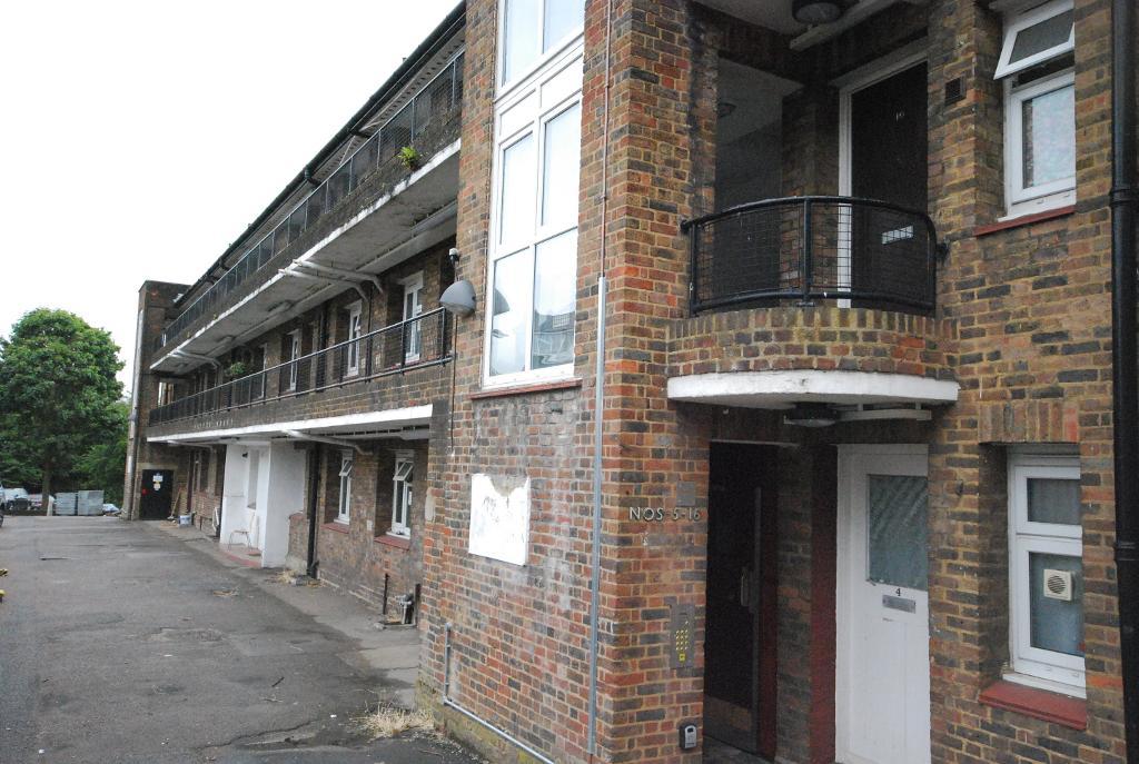2 Bedroom FLAT to Rent in EAST FINCHLEY, N2 8NJ