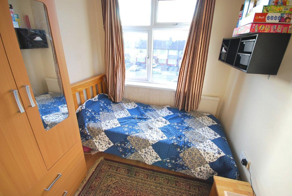 3 Bedroom MID TERRACED for Sale in WEMBLEY, HA0 1AP