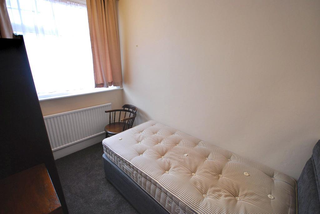 2 Bedroom CONVERTED FLAT to Rent in WEMBLEY, HA0 4RT