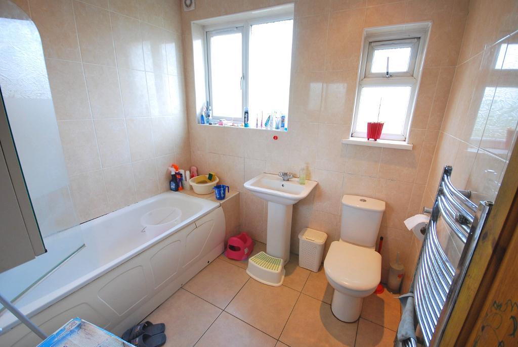 3 Bedroom MID TERRACED to Rent in WEMBLEY, HA0 1UN
