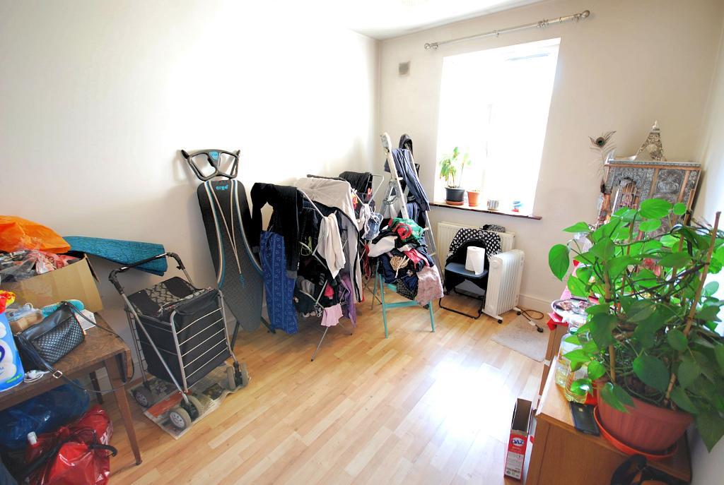 3 Bedroom MID TERRACED for Sale in WEMBLEY, HA0 1UE