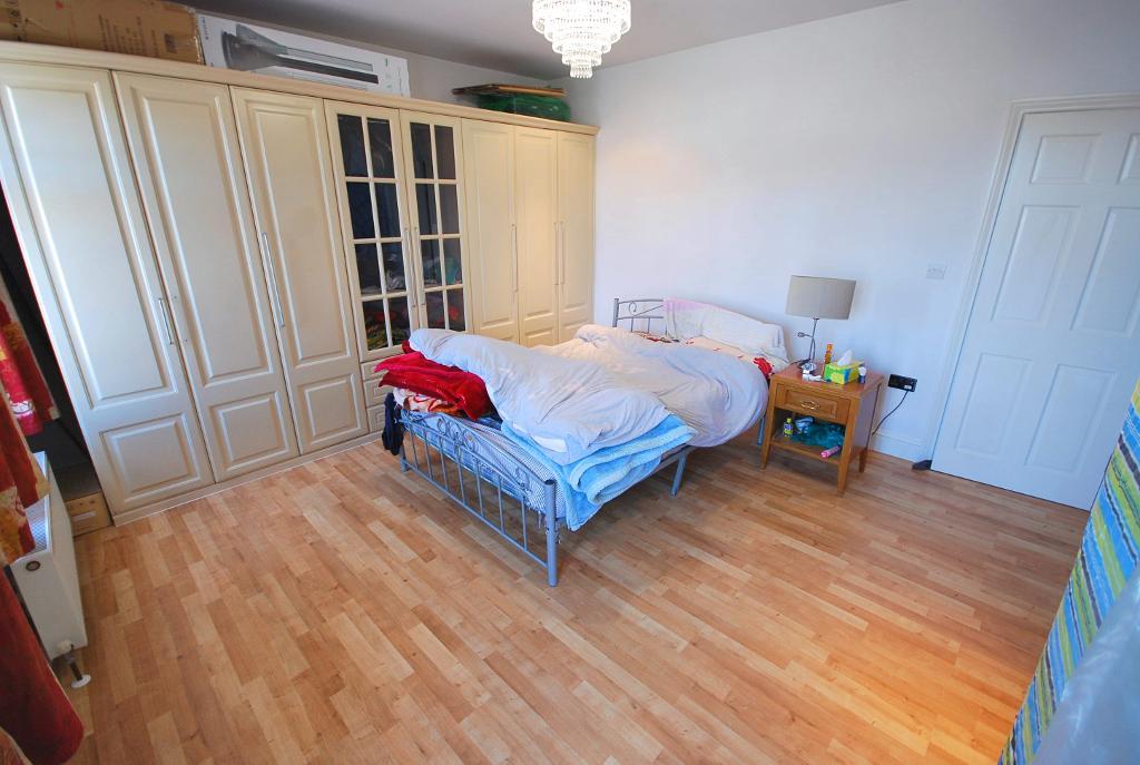 3 Bedroom MID TERRACED for Sale in WEMBLEY, HA0 1UE