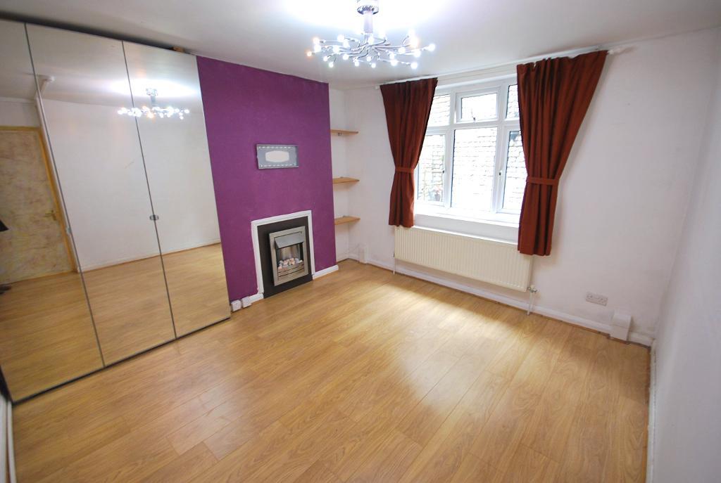 1 Bedroom CONVERTED FLAT to Rent in MAIDA HILL, W9 2HP