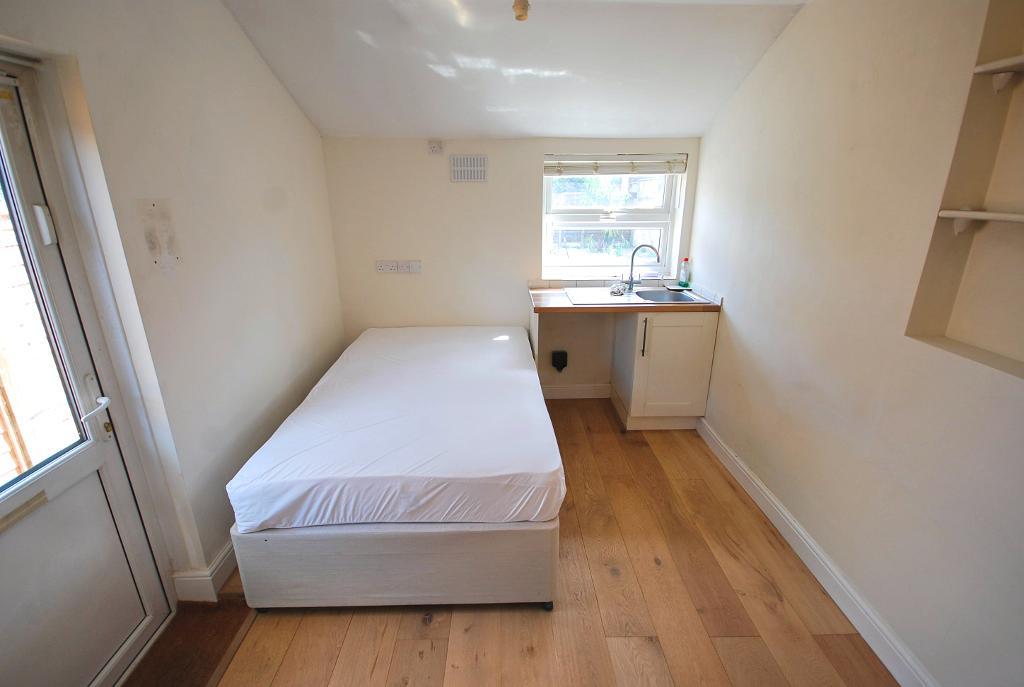 1 Bedroom ROOM to Rent in WEMBLEY, HA0 4UQ