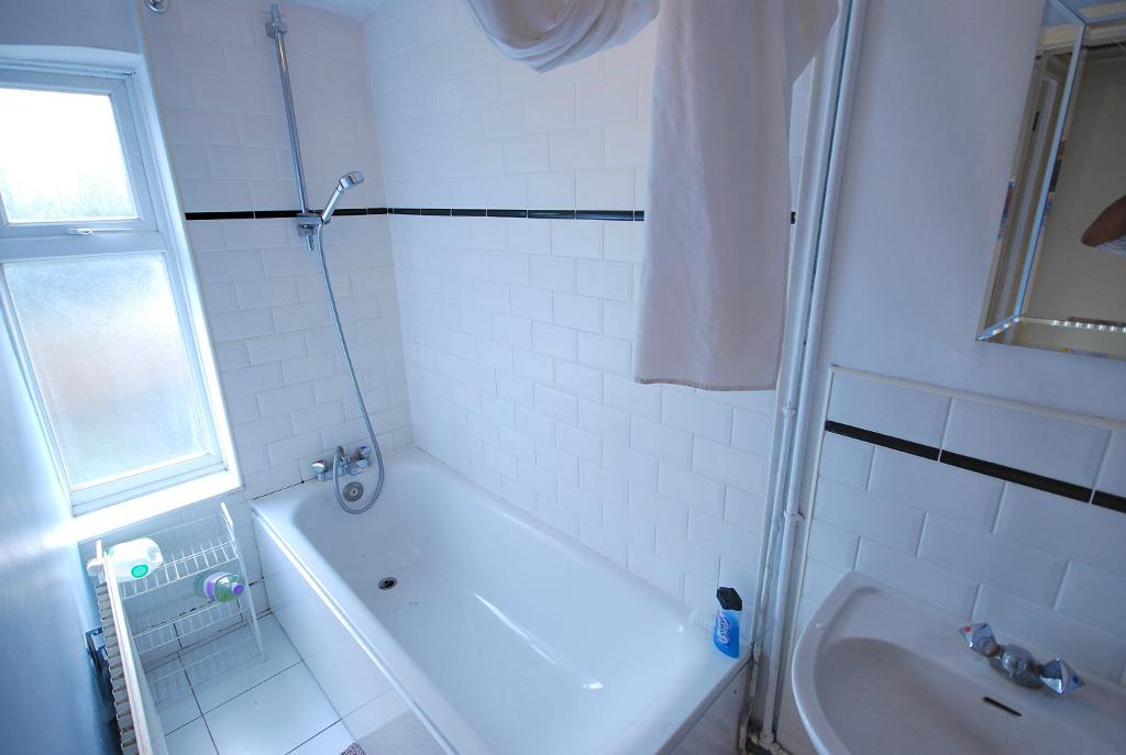 4 Bedroom SEMI DETACHED to Rent in WEMBLEY, HA0 4LH