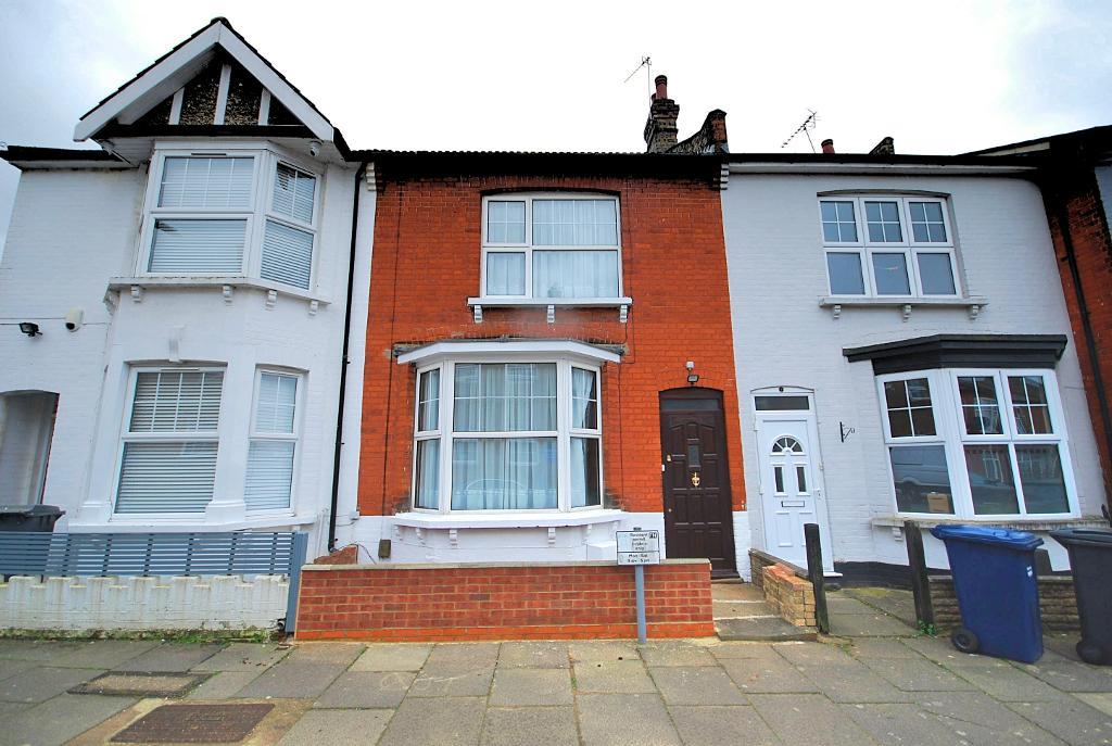 3  Bed MID TERRACED Property to Rent in LONDON, N12 8BT