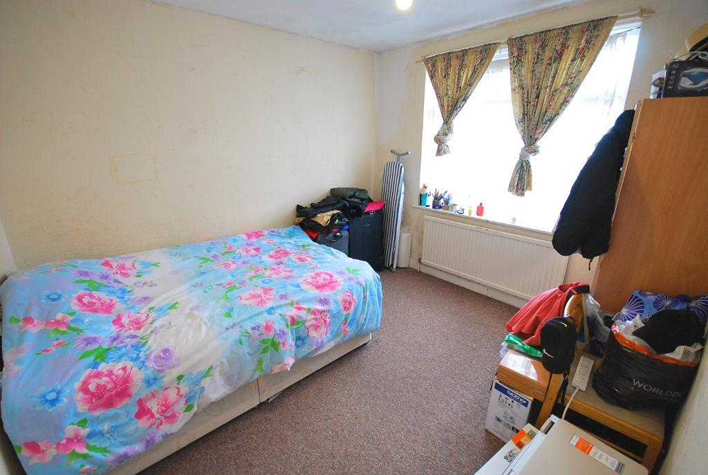 3 Bedroom MID TERRACED for Sale in WEMBLEY, HA0 1UL