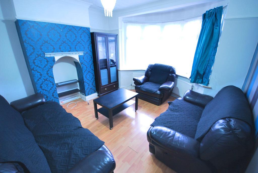 4 Bedroom MID TERRACED to Rent in PERIVALE, UB6 7DN