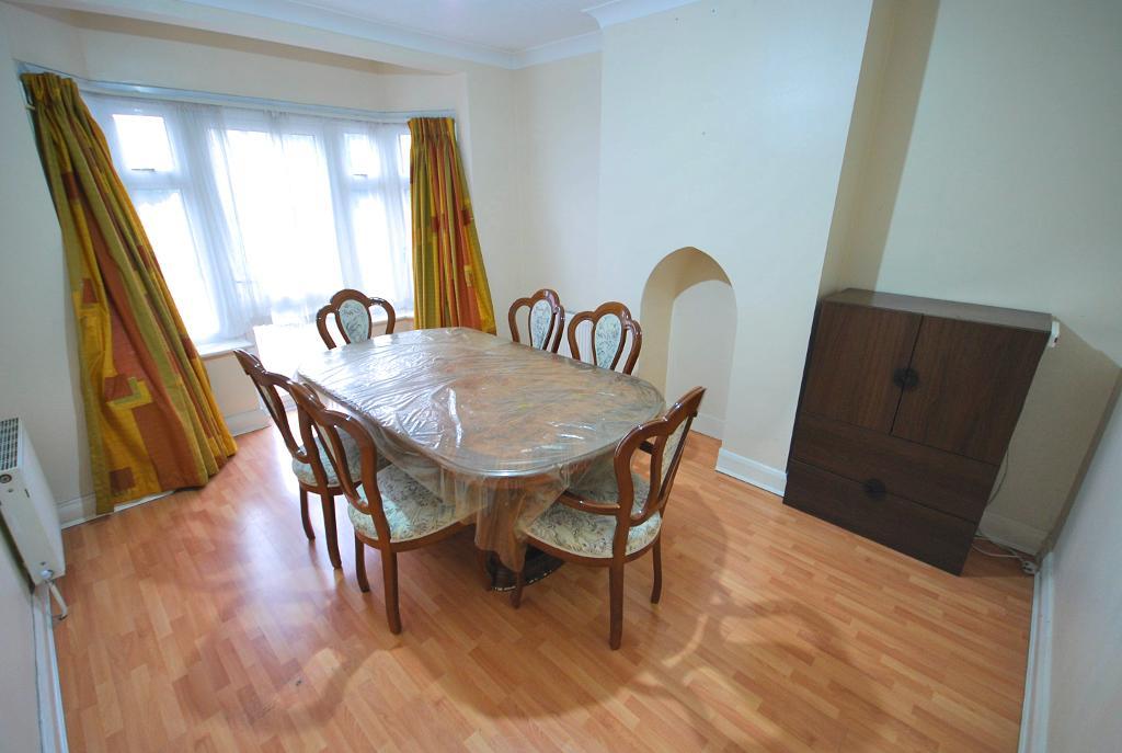 4 Bedroom MID TERRACED to Rent in PERIVALE, UB6 7DN