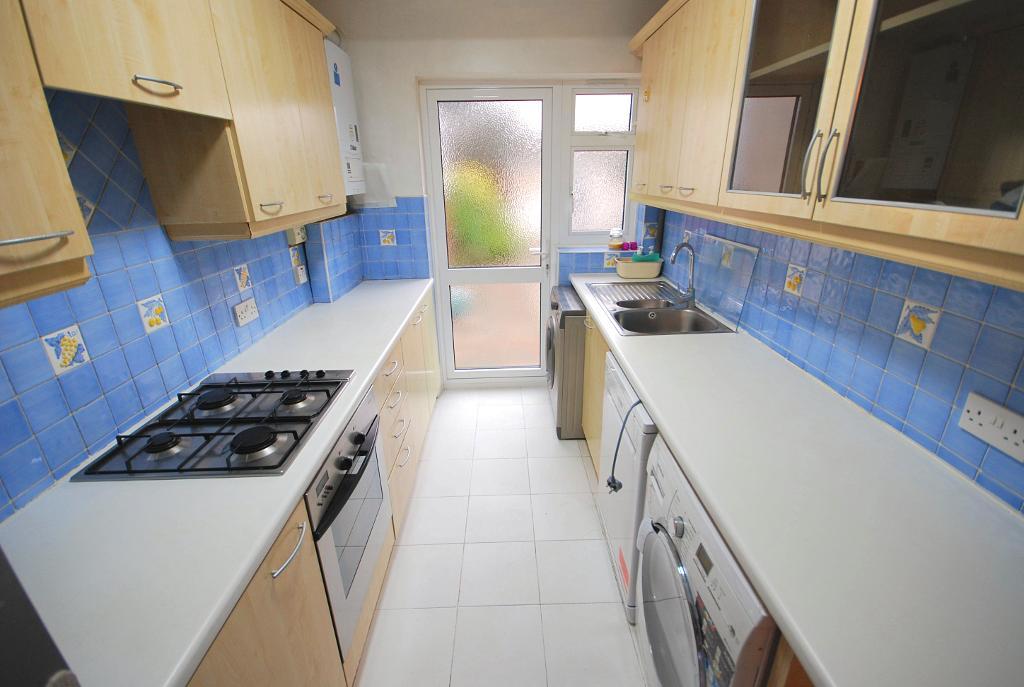 4 Bedroom MID TERRACED to Rent in PERIVALE, UB6 7DN