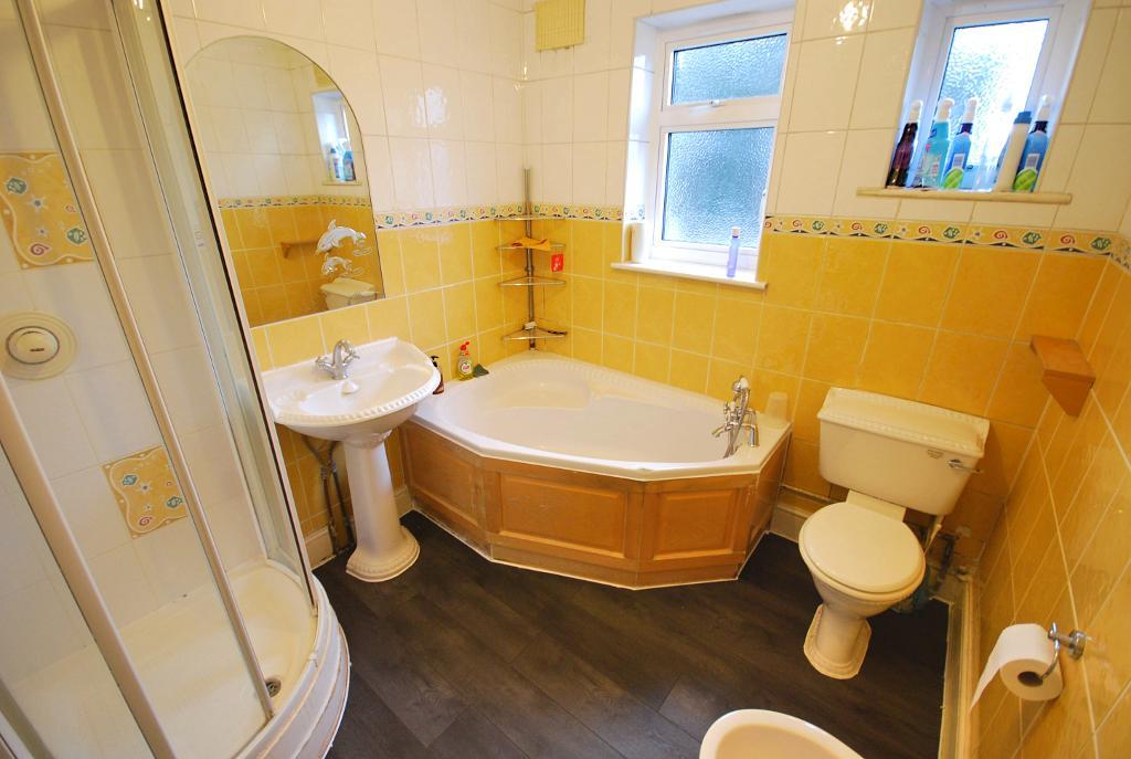 4 Bedroom MID TERRACED to Rent in PERIVALE, UB6 7DN