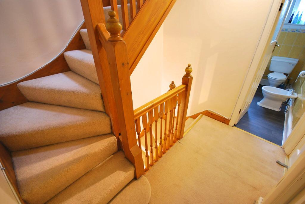 4 Bedroom MID TERRACED to Rent in PERIVALE, UB6 7DN