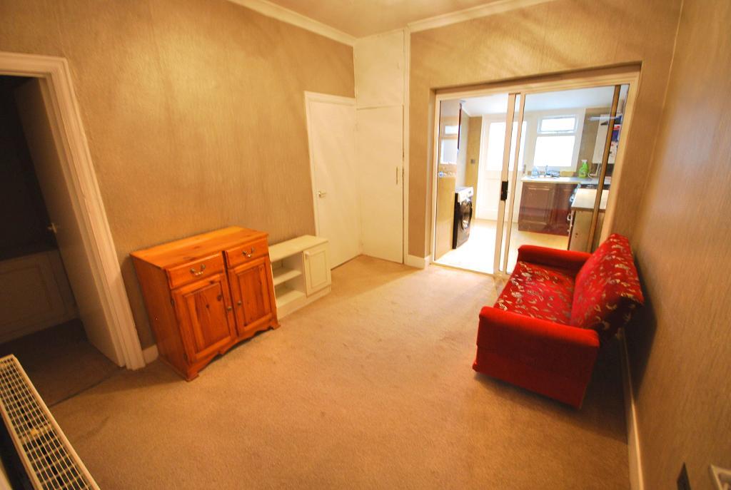 3 Bedroom MID TERRACED to Rent in LONDON, N12 8BT