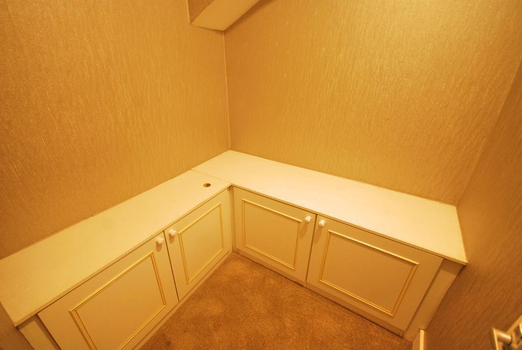 3 Bedroom MID TERRACED to Rent in LONDON, N12 8BT