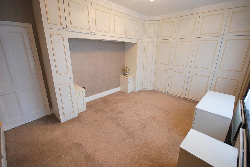 3 Bedroom MID TERRACED to Rent in LONDON, N12 8BT