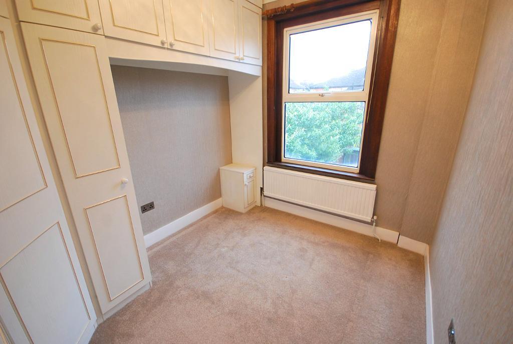 3 Bedroom MID TERRACED to Rent in LONDON, N12 8BT