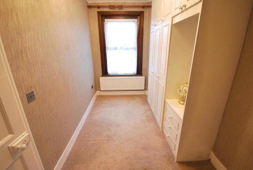 3 Bedroom MID TERRACED to Rent in LONDON, N12 8BT