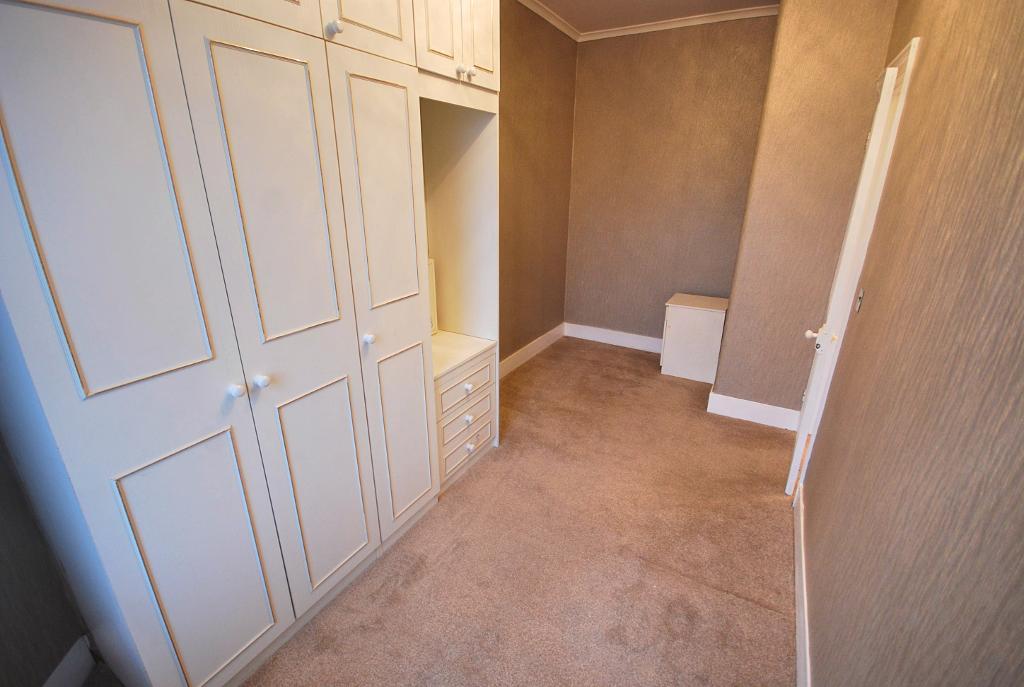 3 Bedroom MID TERRACED to Rent in LONDON, N12 8BT