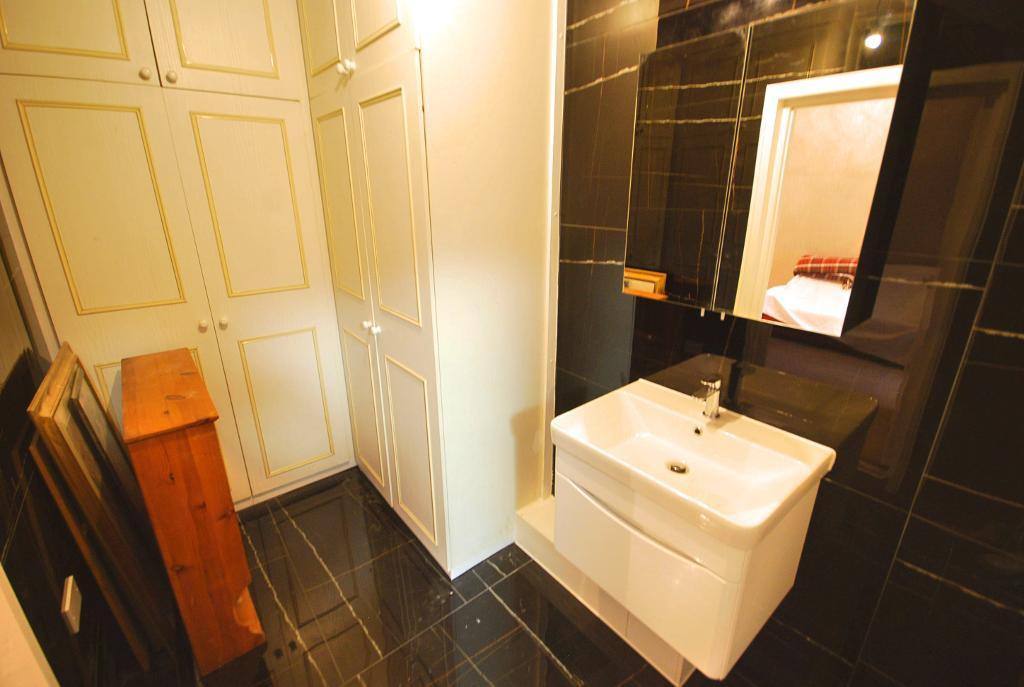 3 Bedroom MID TERRACED to Rent in LONDON, N12 8BT