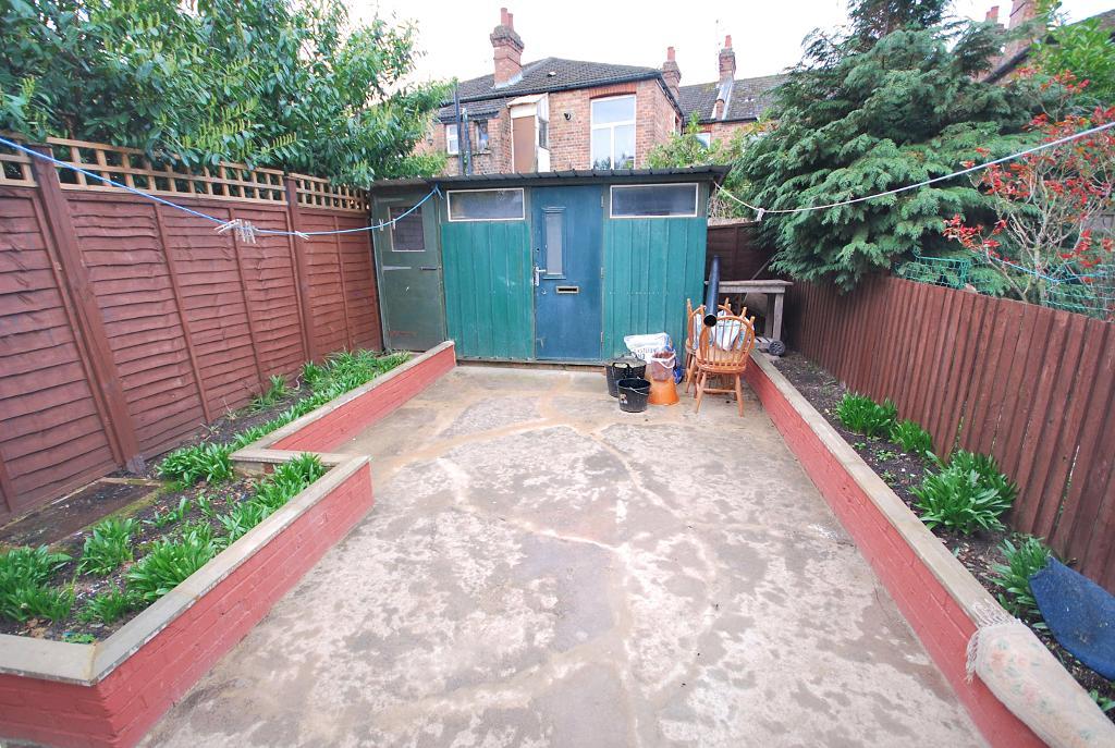 3 Bedroom MID TERRACED to Rent in LONDON, N12 8BT