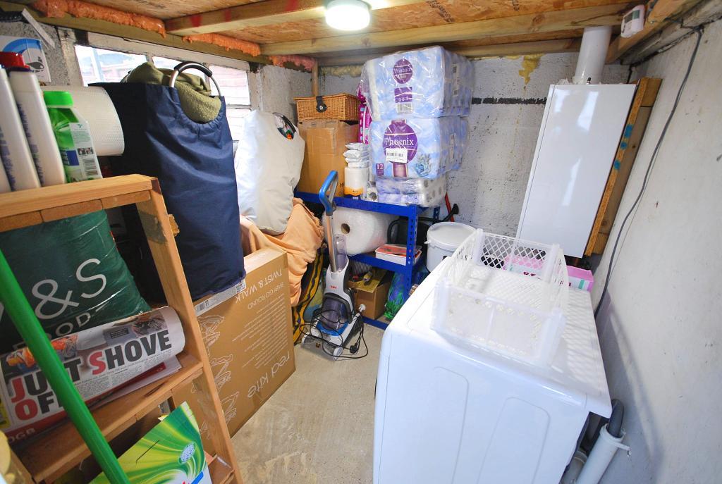 3 Bedroom MID TERRACED to Rent in WEMBLEY, HA0 1JS