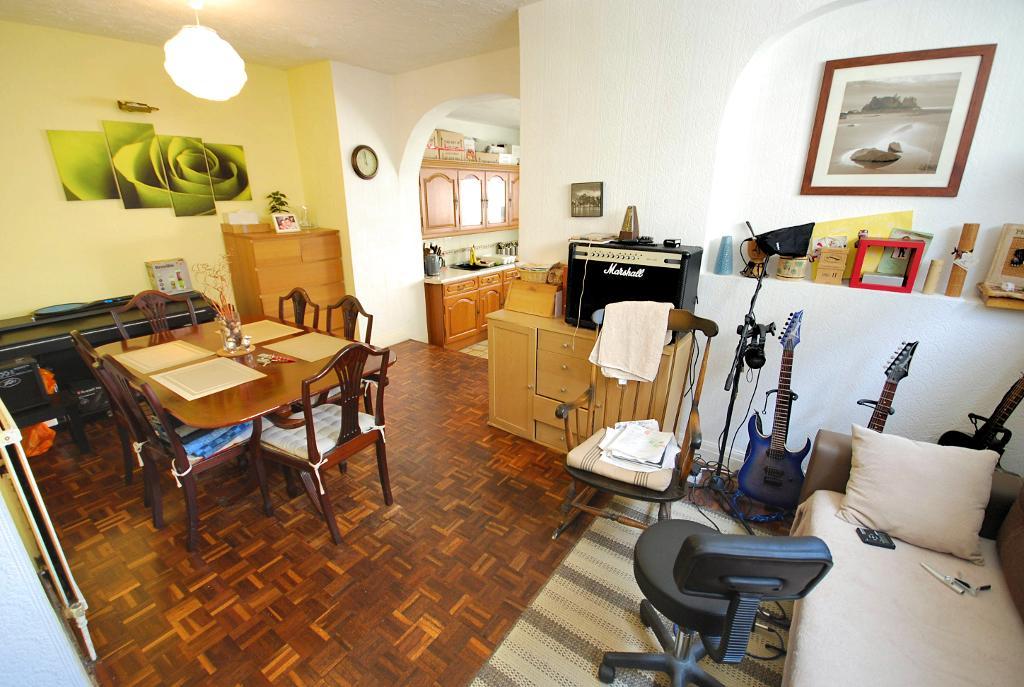 4 Bedroom SEMI DETACHED to Rent in WEMBLEY, HA0 4JH