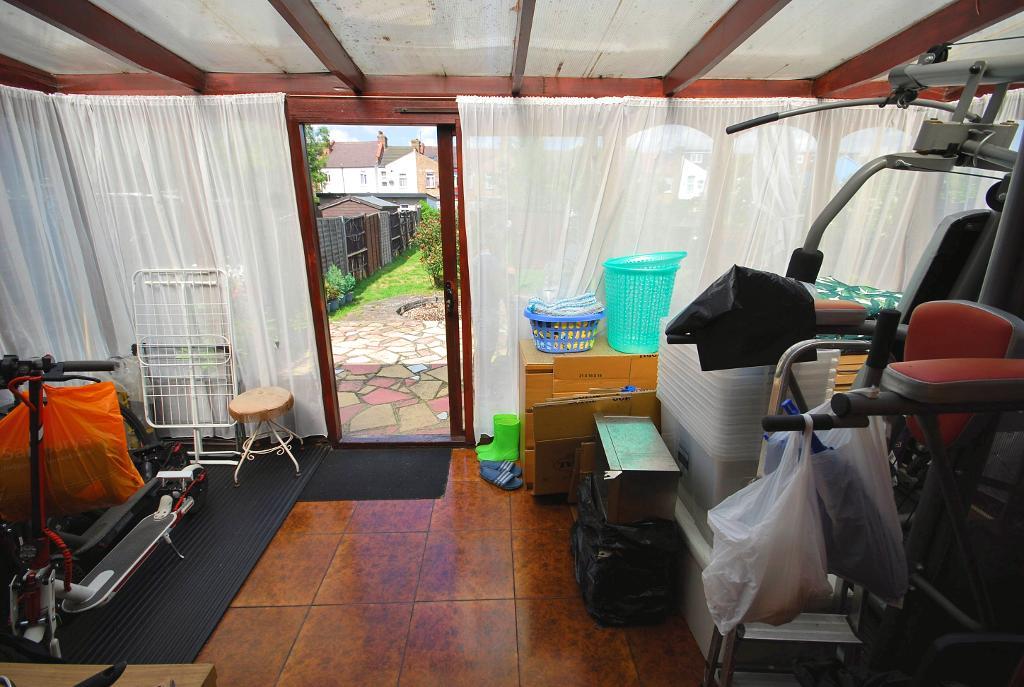 4 Bedroom SEMI DETACHED to Rent in WEMBLEY, HA0 4JH