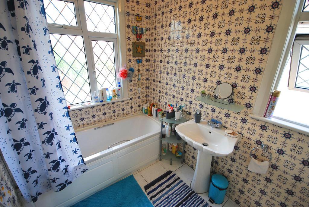 4 Bedroom SEMI DETACHED to Rent in WEMBLEY, HA0 4JH