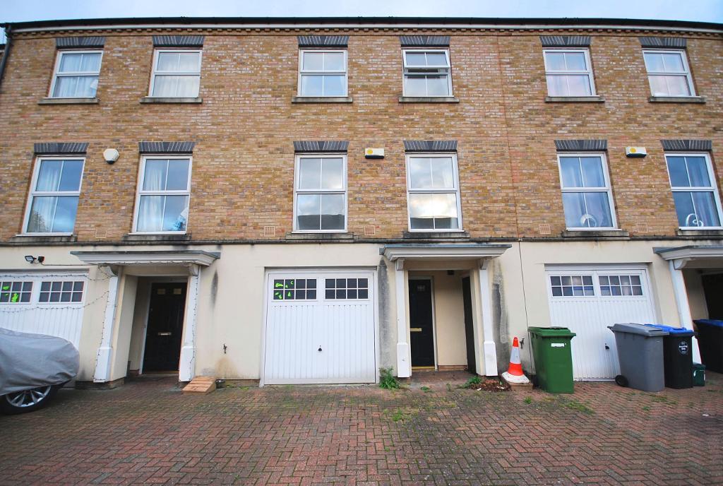 4  Bed TOWN HOUSE Property to Rent in WEMBLEY, HA0 3FD