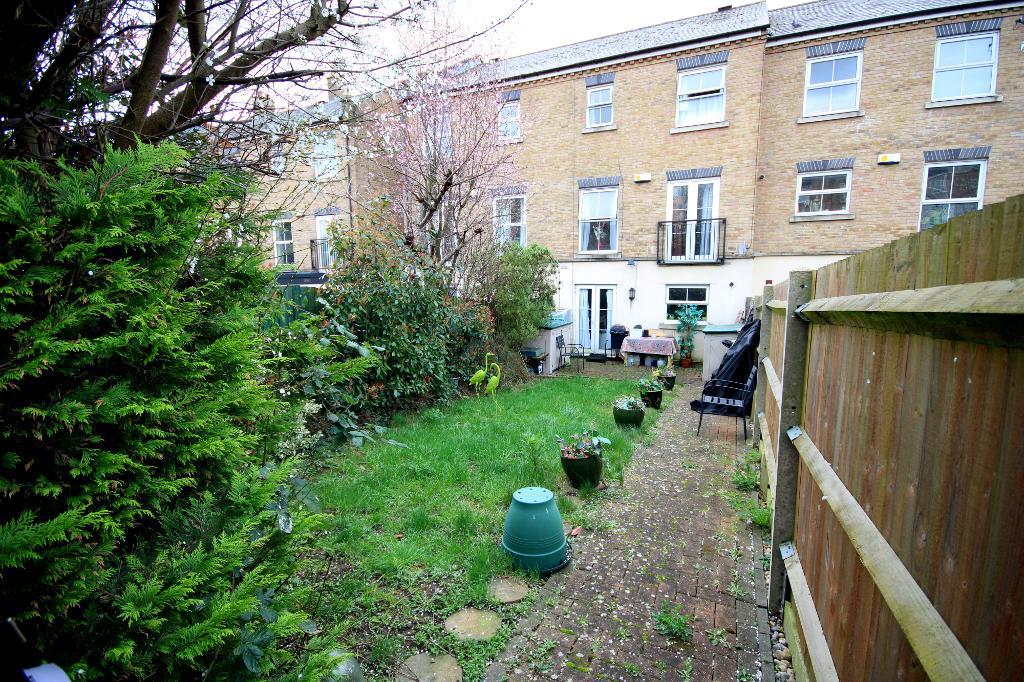 3  Bed MID TERRACED Property to Rent in WEMBLEY, HA0 3FD