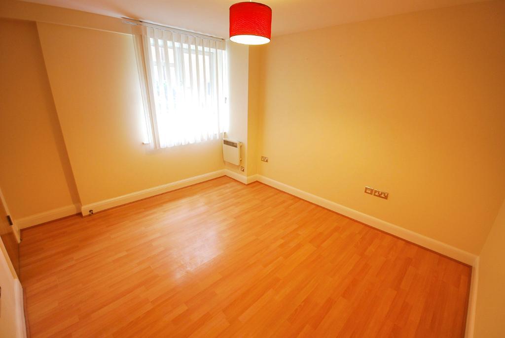 2 Bedroom FLAT to Rent in LONDON, W5 3BF