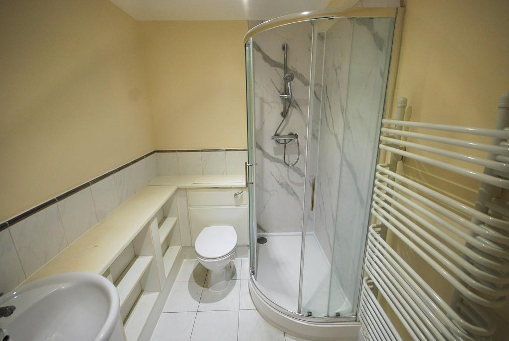 2 Bedroom FLAT to Rent in LONDON, W5 3BF