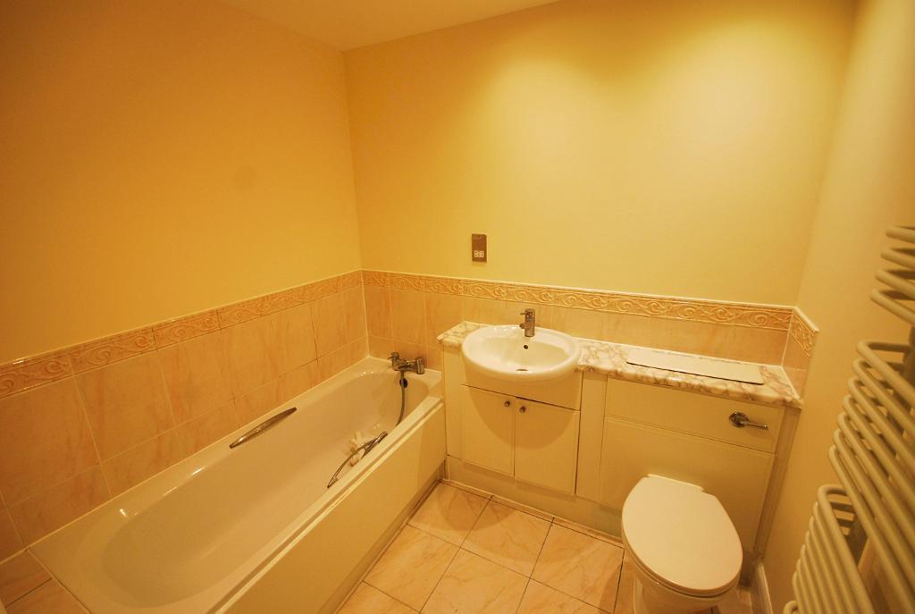 2 Bedroom FLAT to Rent in LONDON, W5 3BF