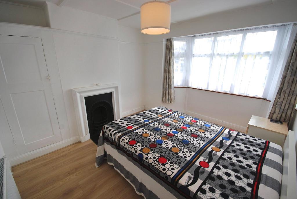 4 Bedroom MID TERRACED for Sale in LONDON, W5 1DX