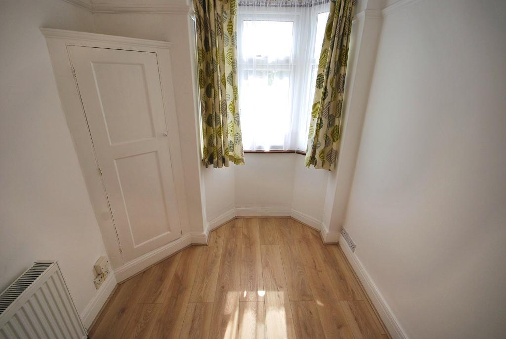 4 Bedroom MID TERRACED for Sale in LONDON, W5 1DX