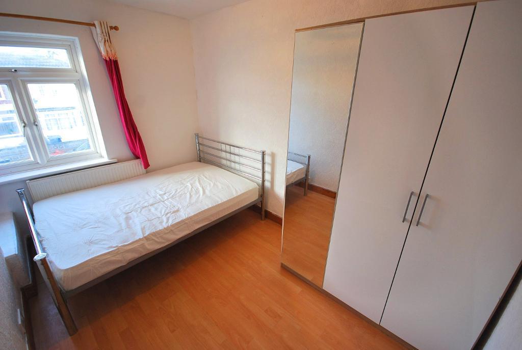 3 Bedroom MID TERRACED for Sale in WEMBLEY, HA0 1LT