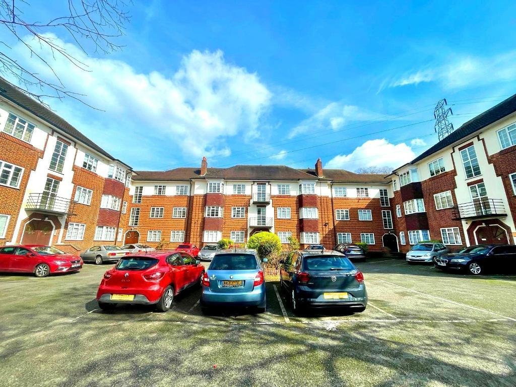 2  Bed FLAT Property to Rent in PINNER, HA5 4SR