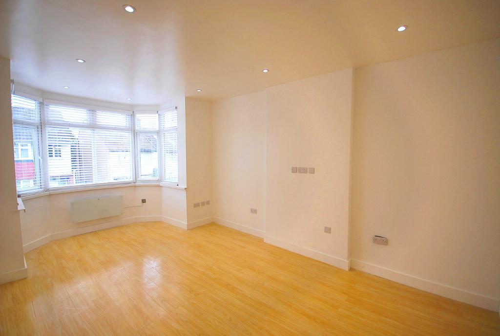 3  Bed CONVERTED FLAT Property to Rent in WEMBLEY, HA9 7EW