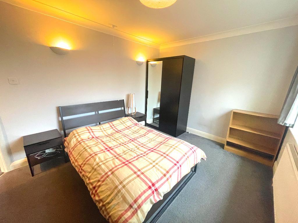 2 Bedroom FLAT to Rent in PINNER, HA5 4SR