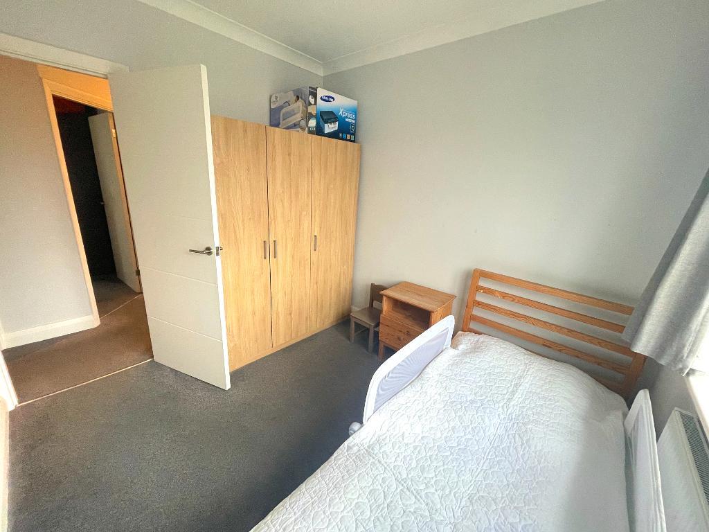 2 Bedroom FLAT to Rent in PINNER, HA5 4SR