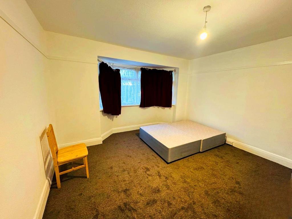 5 Bedroom SEMI DETACHED to Rent in WEMBLEY, HA9 6LS