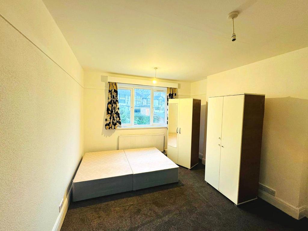 5 Bedroom SEMI DETACHED to Rent in WEMBLEY, HA9 6LS