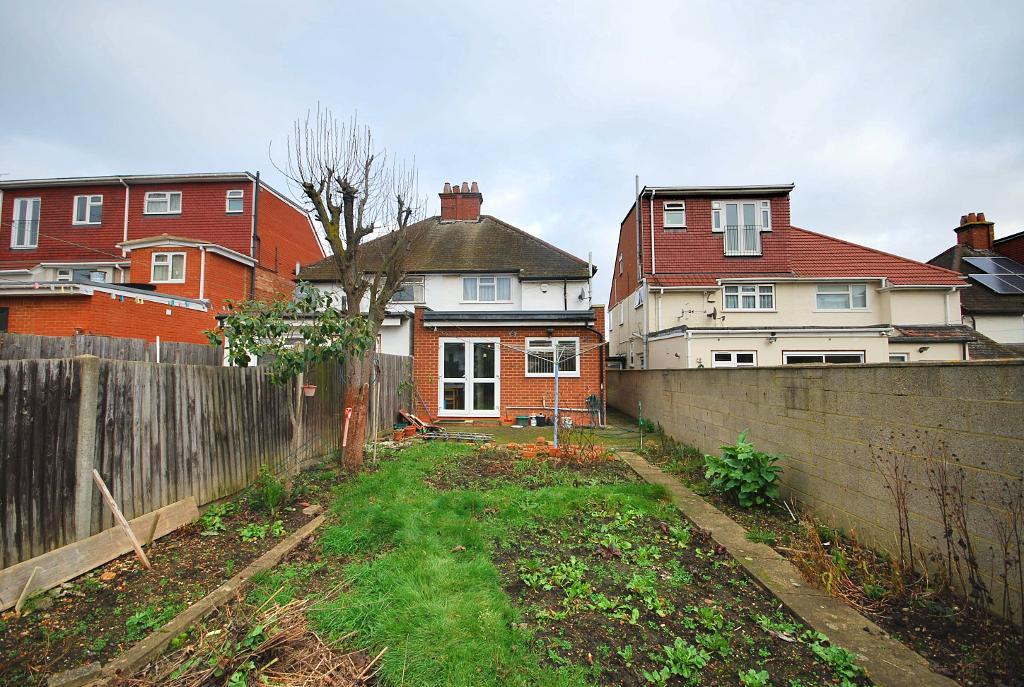 3 Bedroom SEMI DETACHED for Sale in WEMBLEY, HA9 6NX