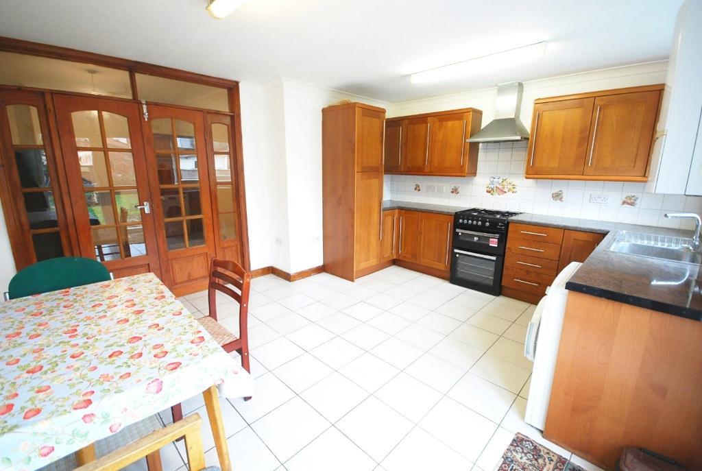 3 Bedroom SEMI DETACHED for Sale in WEMBLEY, HA9 6NX