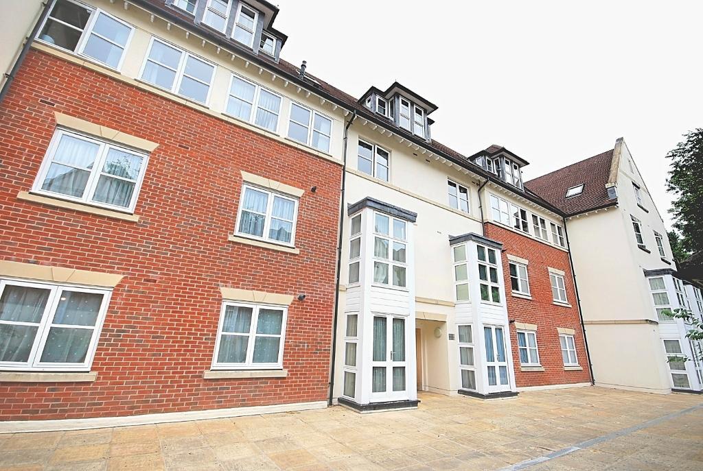2  Bed FLAT Property to Rent in HARROW ON THE HILL, HA2 0HA