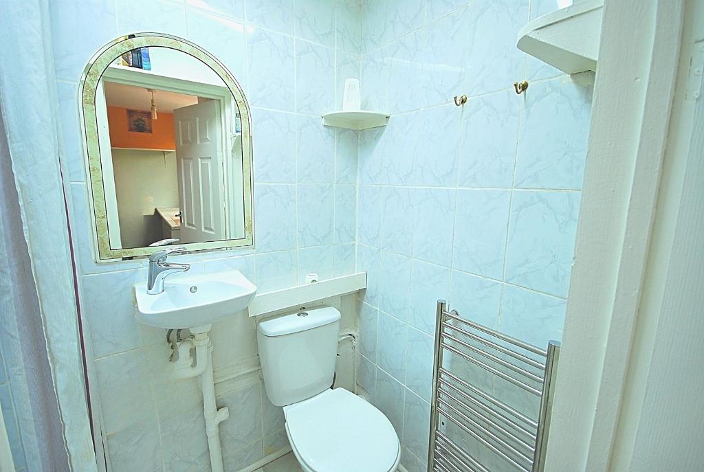 4 Bedroom SEMI DETACHED for Sale in PERIVALE, UB6 7PD