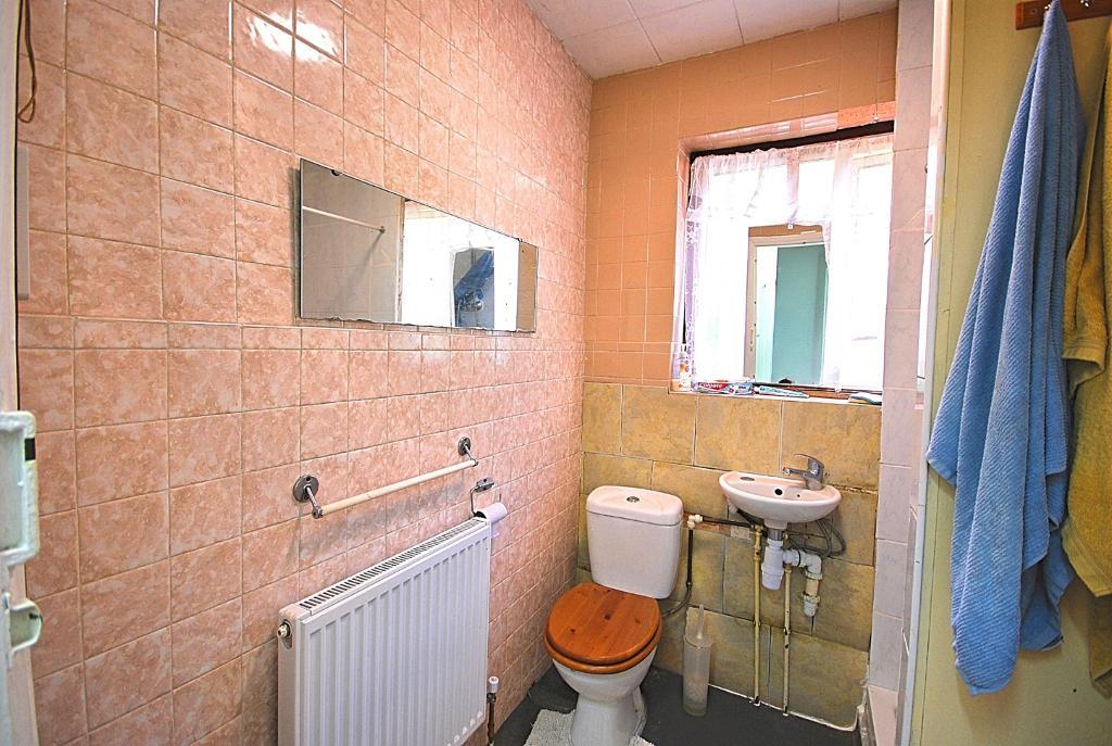 4 Bedroom SEMI DETACHED for Sale in PERIVALE, UB6 7PD