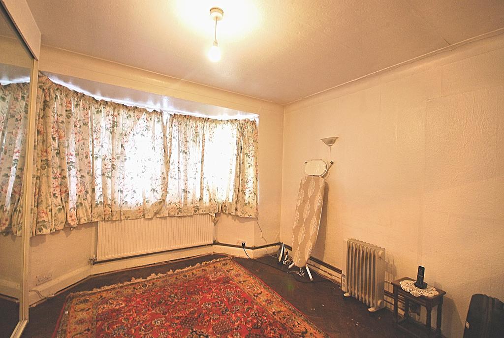 4 Bedroom SEMI DETACHED for Sale in PERIVALE, UB6 7PD