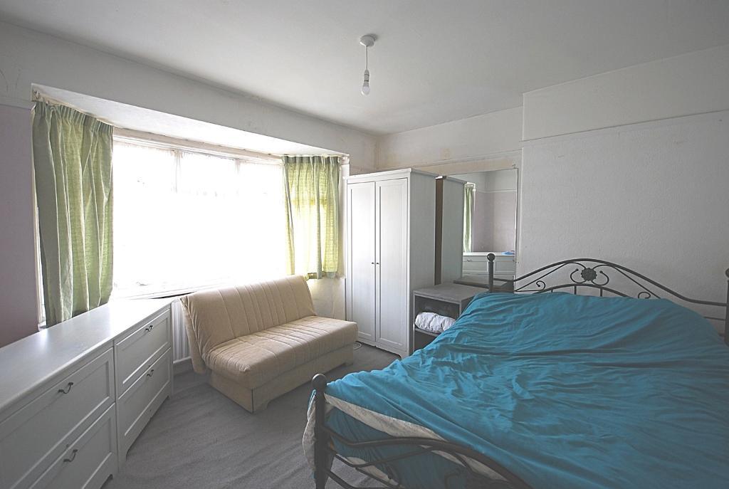 4 Bedroom SEMI DETACHED for Sale in PERIVALE, UB6 7PD