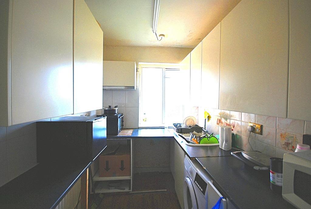 4 Bedroom SEMI DETACHED for Sale in PERIVALE, UB6 7PD